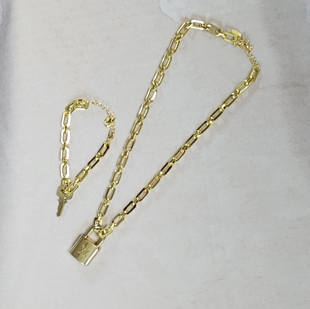 Louis Vuitton Authentic Shiny Gold Lock And Key On New Stainless Steel Jewelry